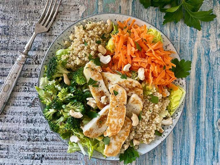 Salat mit Halloumi, Brokkoli und Quinoa Salat mit Halloumi, Brokkoli und Quinoa