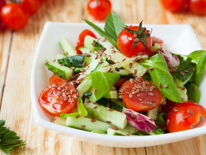 Salat mit Leinsamen Salat mit Leinsamen