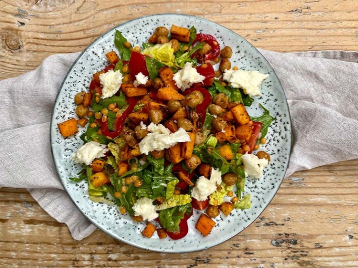 Salat mit Linsen, Kichererbsen und Mozzarella