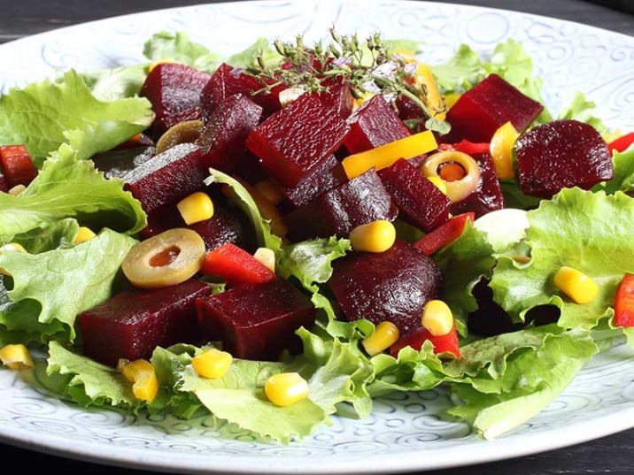 Salat mit rote Bete und Oliven Salat mit rote Bete und Oliven