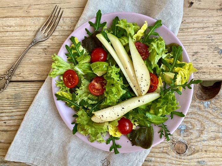 Salat mit Tomaten und Birne Salat mit Tomaten und Birne