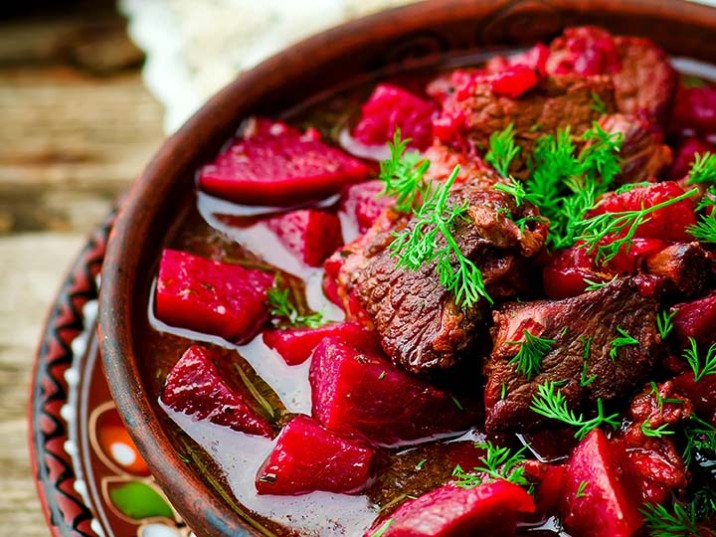 Gulasch mit Rote Bete