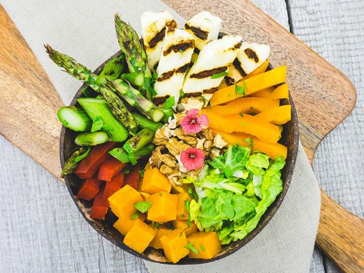 Vital Bowl mit Halloumi und grünem Spargel Vital Bowl mit Halloumi und grünem Spargel