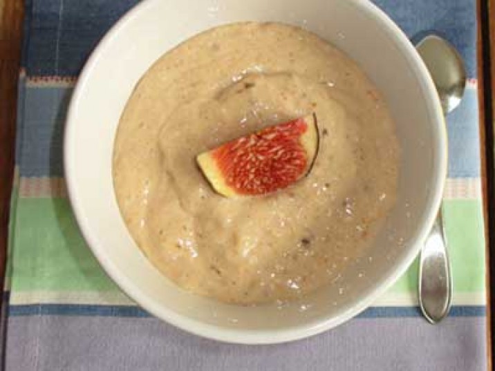 Sojajoghurt mit Feigen und Mandeln Sojajoghurt mit Feigen und Mandeln