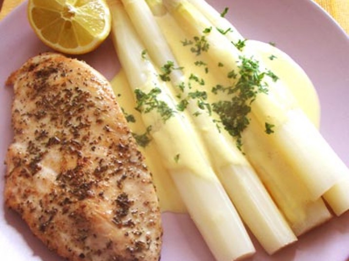 Spargel mit Hähnchenbrust - lowcarbrezepte.org