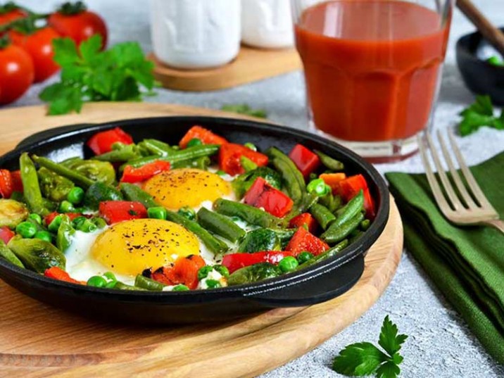 Spiegelei mit grünen Bohnen und Paprika Spiegelei mit grünen Bohnen und Paprika