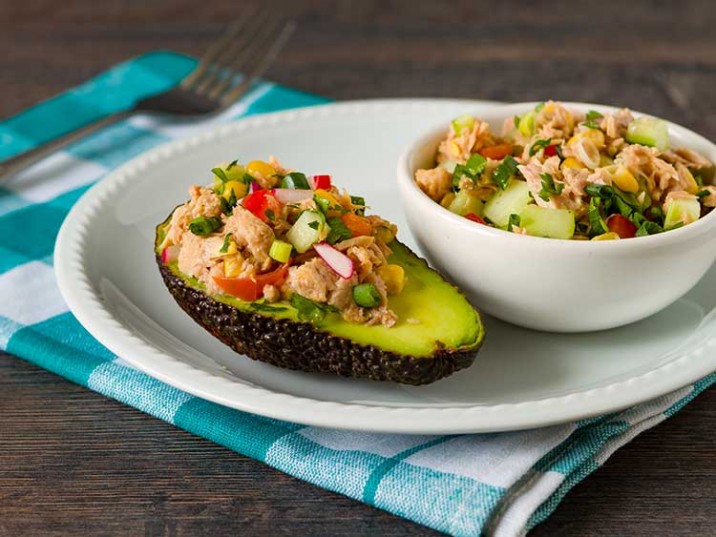 Thunfisch mit Gemüse und Avocado Thunfisch mit Gemüse und Avocado