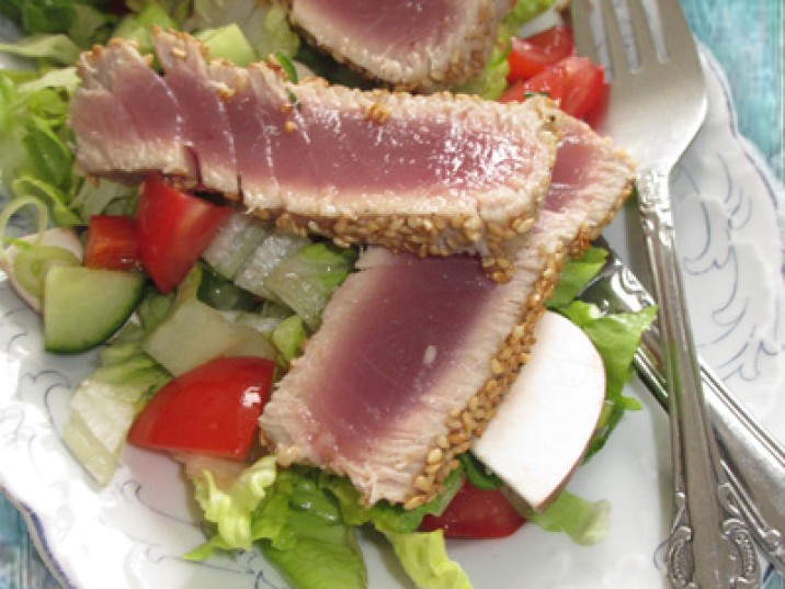 Thunfisch an Salat