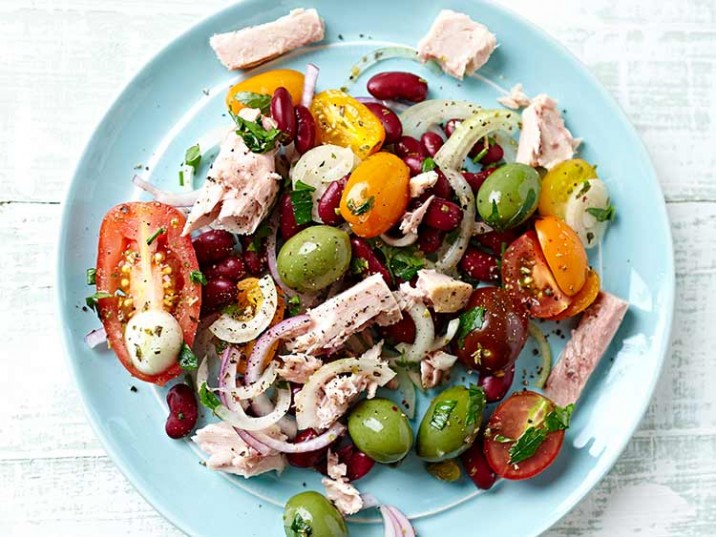 Thunfischsalat mit Bohnen, Tomaten und Oliven Thunfischsalat mit Bohnen, Tomaten und Oliven
