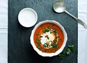 Tomatensuppe mit Frischkäse und Petersilie