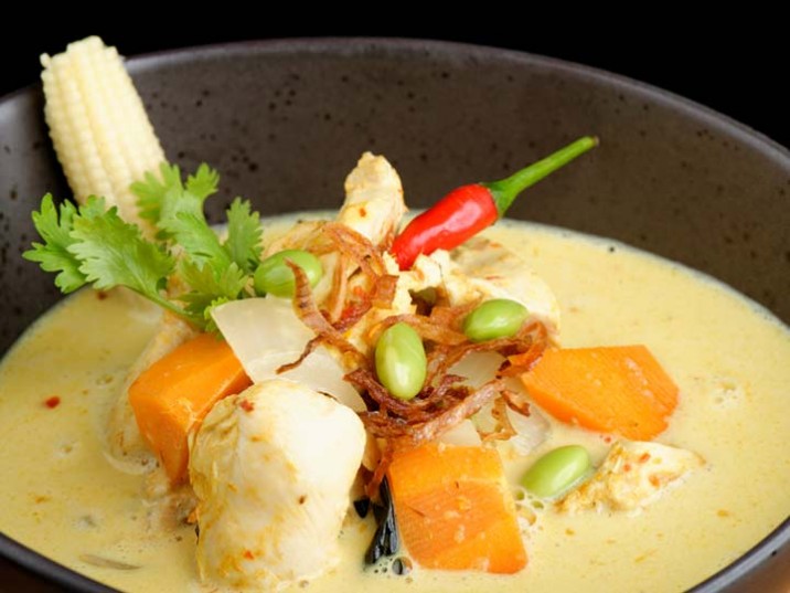 Traditionelle Thai Curry mit Huhn - lowcarbrezepte.org