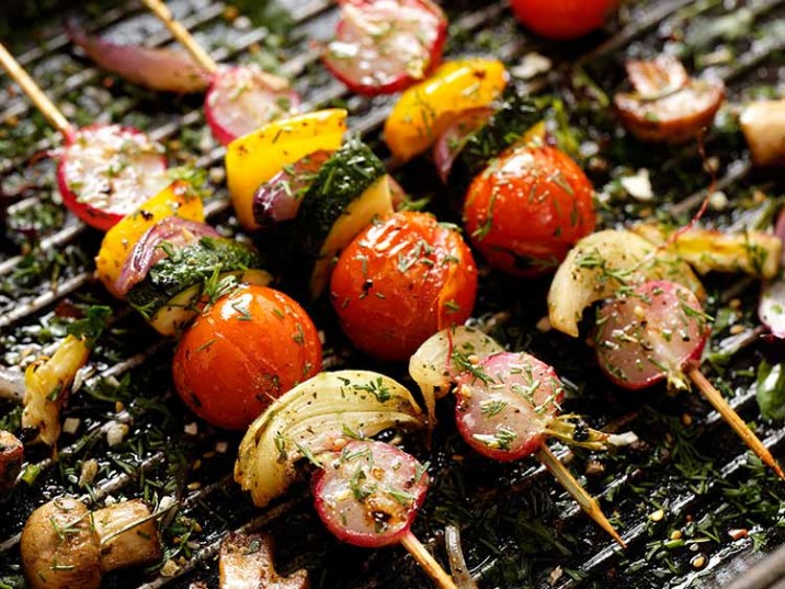 Vegane Gemüsespieße mit Kräutern Vegane Gemüsespieße mit Kräutern