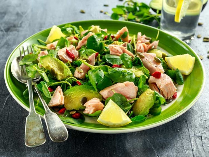 Vital Salat mit Thunfisch, Avocado, Spinat und Goji Beeren Vital Salat mit Thunfisch, Avocado, Spinat und Goji Beeren