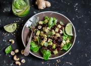 Vitaler Rote Bete Salat mit Avocado und Cashewkerne