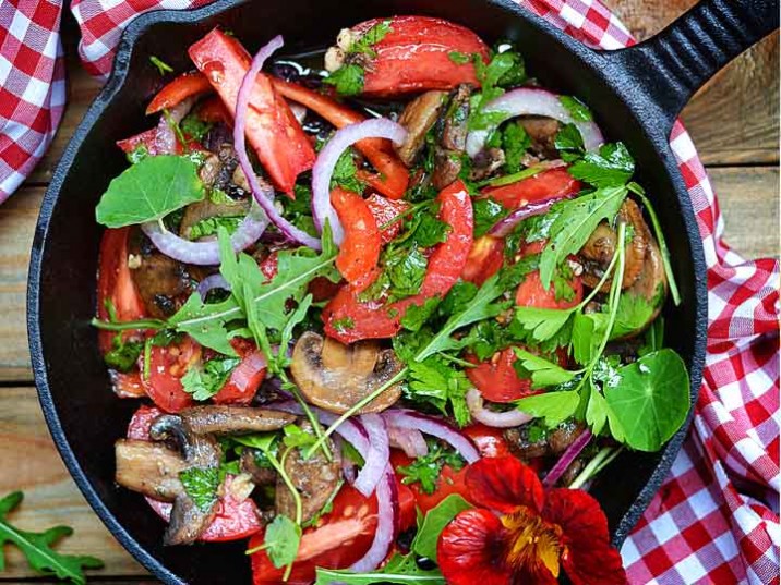 Warmer Tomaten-Champignons Salat Warmer Tomaten-Champignons Salat