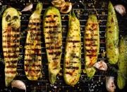 Würzige gegrillte Zucchini mit Kräutern