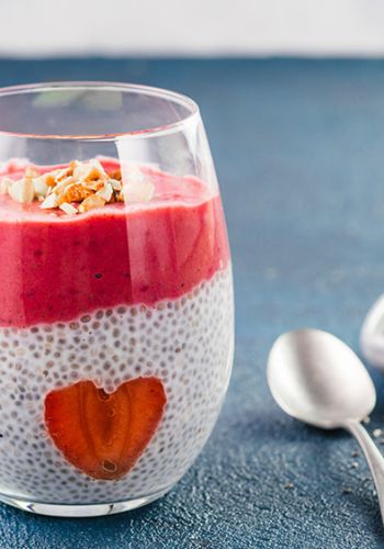Chia-Pudding mit Beeren-Püree