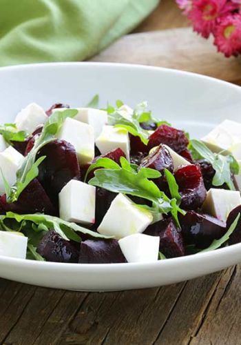 Rote Bete Salat mit Fetakäse und Rucola