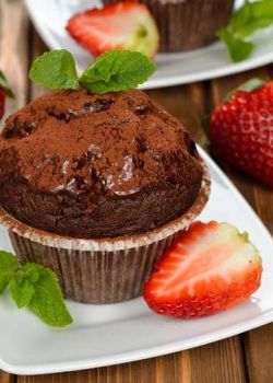 Schokomuffins mit Erdbeeren