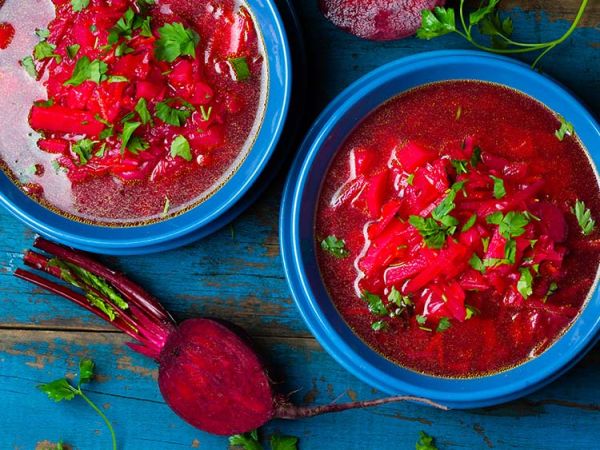 Rote Bete Suppe mit frischen Kräutern