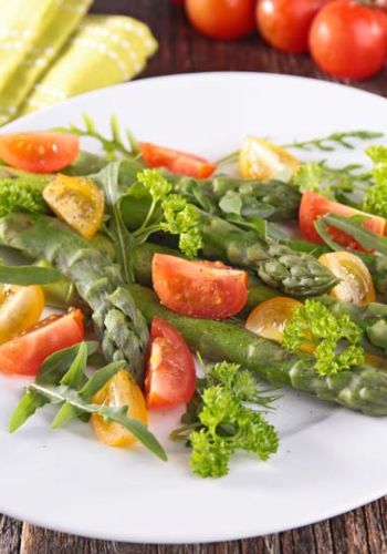 Grüner Spargelsalat mit Rucola