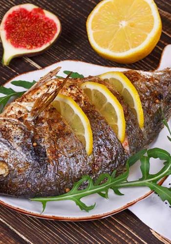 Gegrillte Dorade mit Feigen und Zitrone