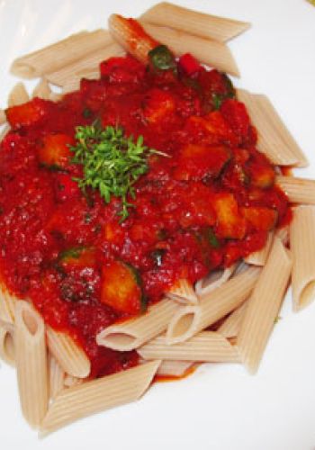Low Carb Penne mit Tomaten-Zucchinisoße