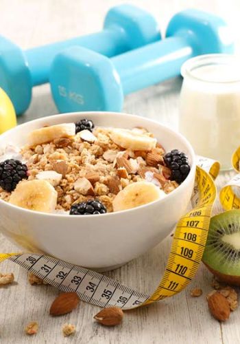 Power Frühstück mit Joghurt und Müsli