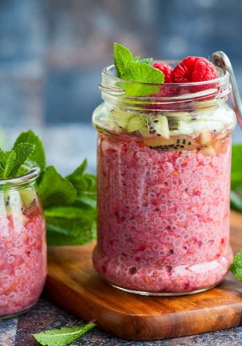 Chia-Kokos-Pudding mit Himbeeren