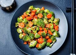 Brokkoli-Salat nach asiatischer Art