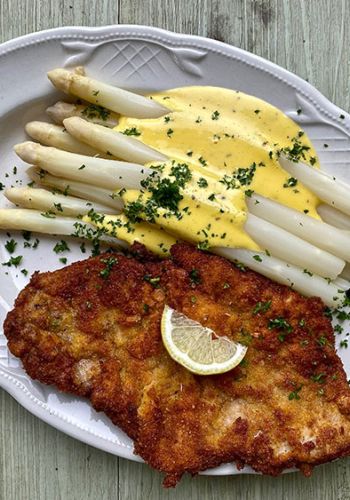 Spargel mit Blitz-Hollandaise und Wiener Schnitzel