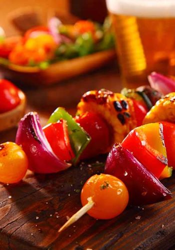 Gegrillte Gemüsespieße mit Mais