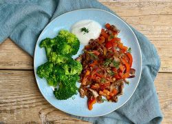 Geschnetzeltes mit Paprika und Brokkoli