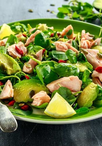 Vital Salat mit Thunfisch, Avocado, Spinat und Goji Beeren