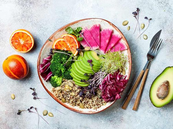 Good Life Bowl mit Quinoa, Avocado, Broccoli und Sprossen