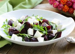 Rote Bete Salat mit Fetakäse und Rucola