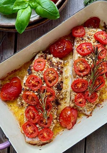 Zanderfilet mit Nusskruste und Tomaten