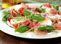 Caprese Salat mit Parmaschinken