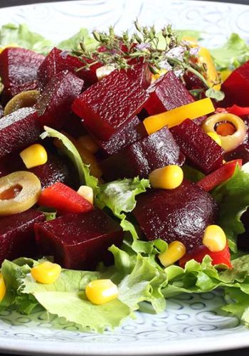 Salat mit rote Bete und Oliven