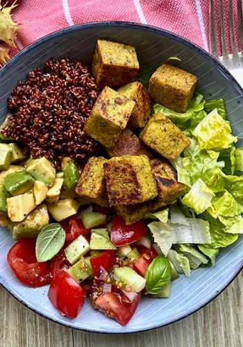 Gemüse Bowl mit Quinoa und Kofu