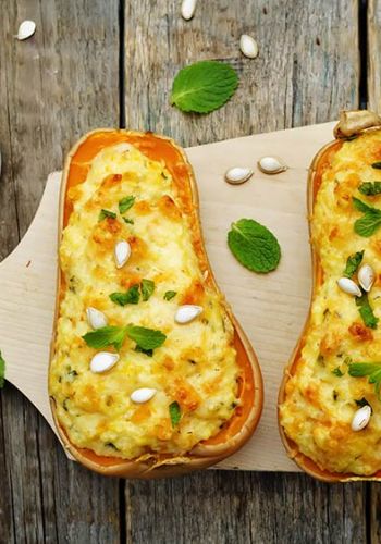 Gebackener Kürbis mit Hirse und Gemüse