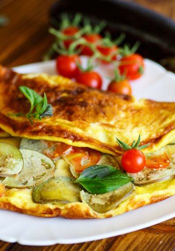 Omelett mit Aubergine und Tomate