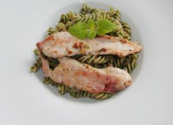 Low Carb Pasta mit Pesto und Kaninchenfilet