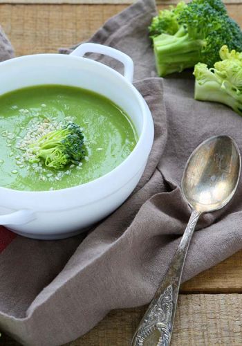 Brokkoli-Suppe mit Sesam