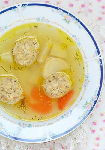 Gemüsesuppe mit Hähnchen Klöße