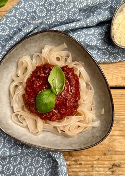 Bolognese mit Konjaknudeln