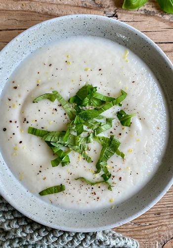 Blumenkohlsuppe mit Basilikum