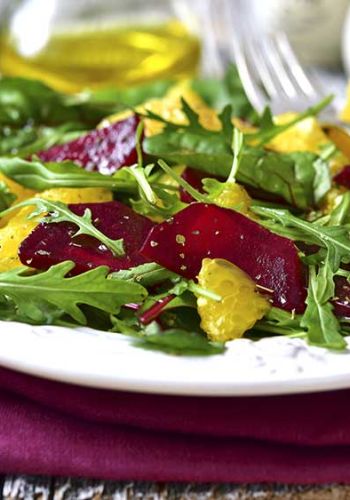 Rucola Salat mit Mangold, Rote Bete und Orangenfilets