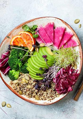 Good Life Bowl mit Quinoa, Avocado, Broccoli und Sprossen