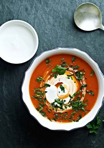 Tomatensuppe mit Frischkäse und Petersilie